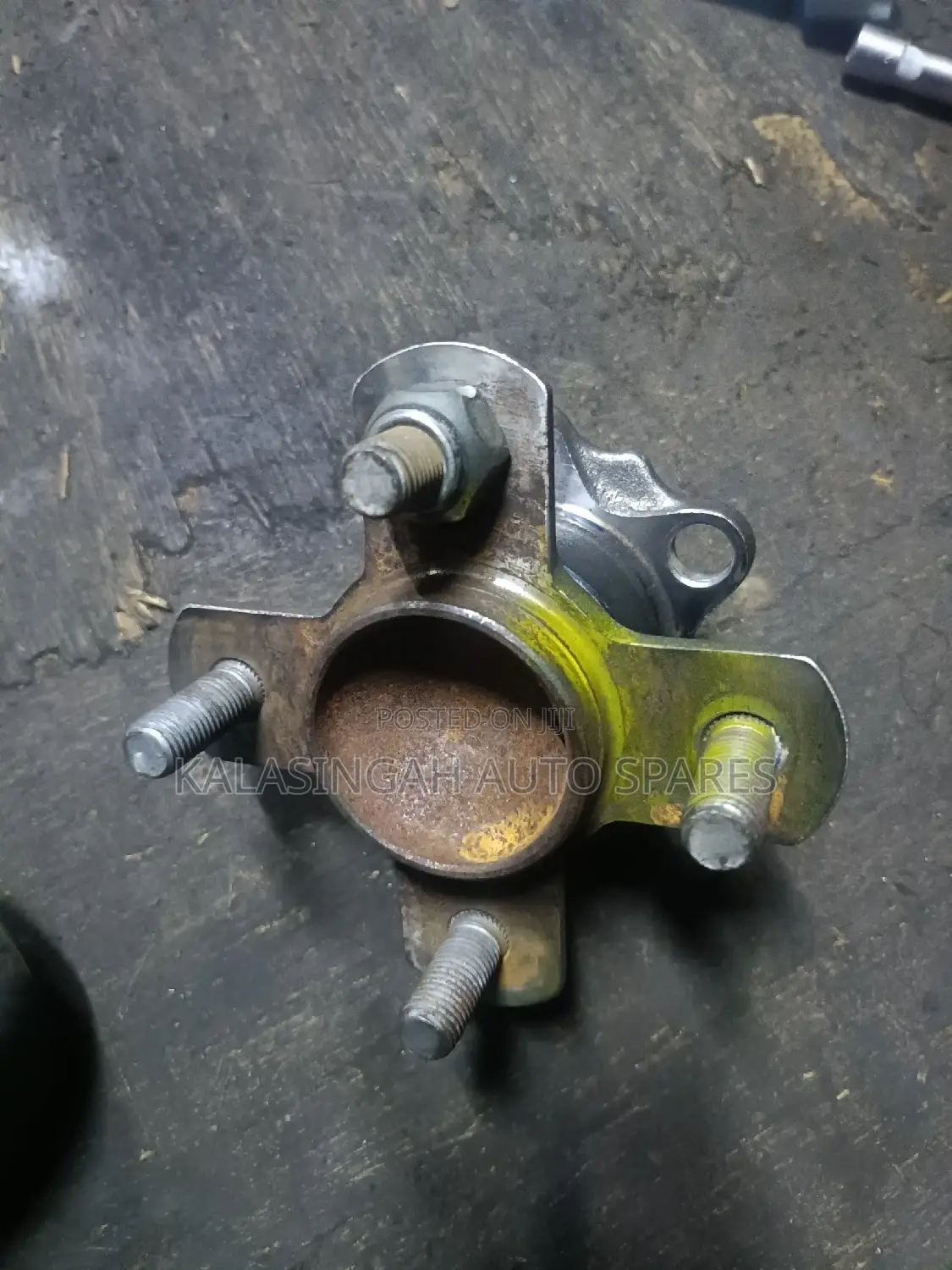 Daihatsu Mira Rear Hub