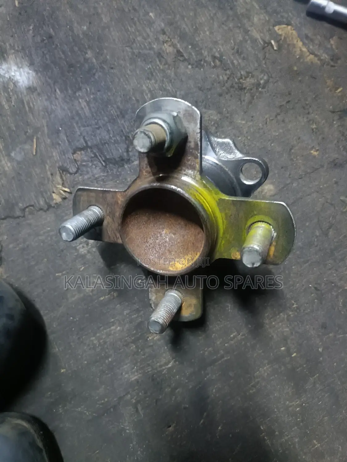 Daihatsu Mira Rear Hub