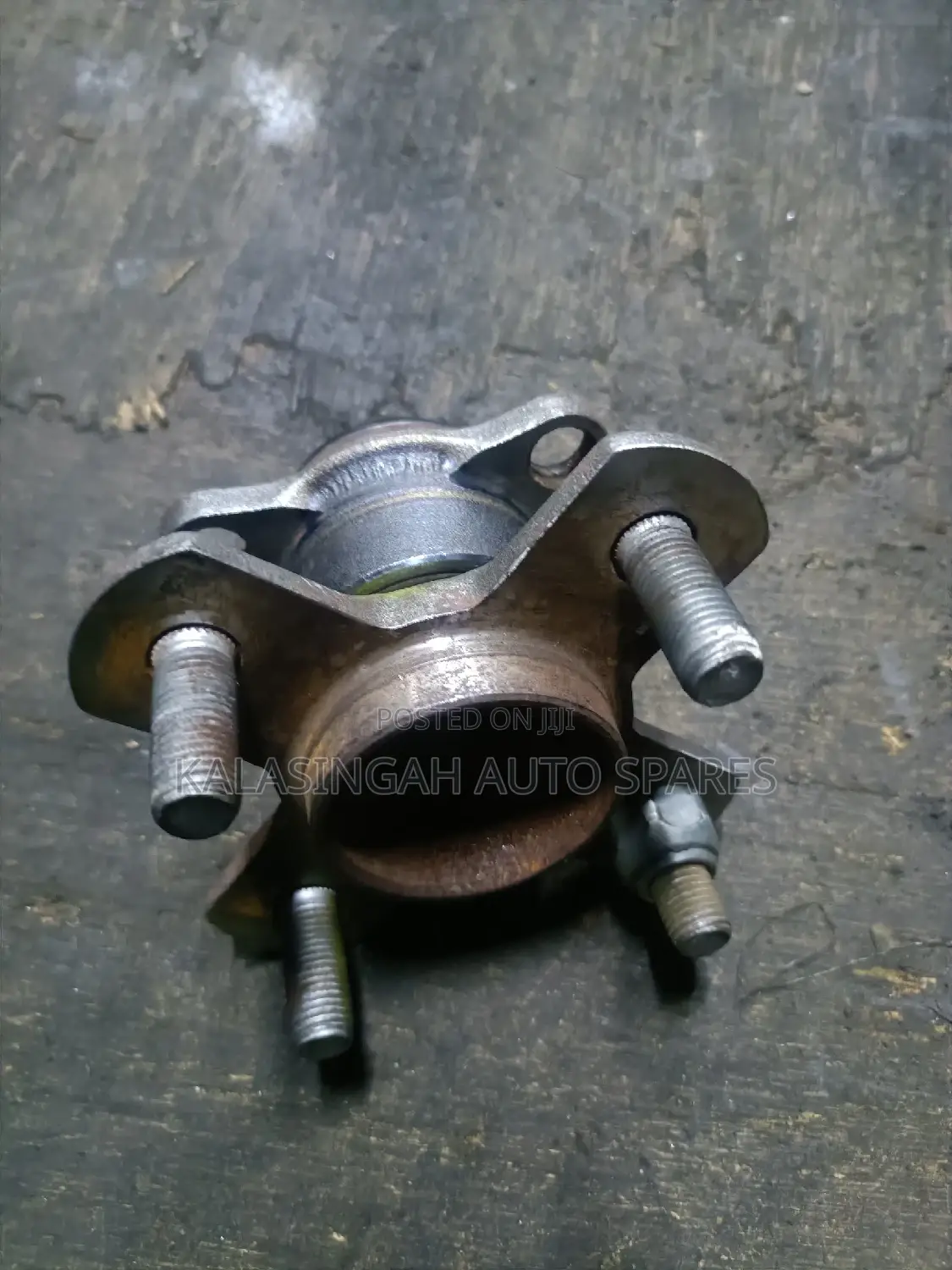 Daihatsu Mira Rear Hub