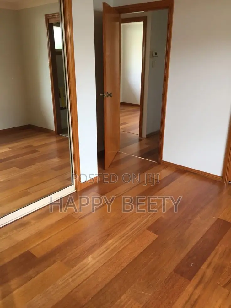 Vinyl Flooring/Mkeka Wa Mbao