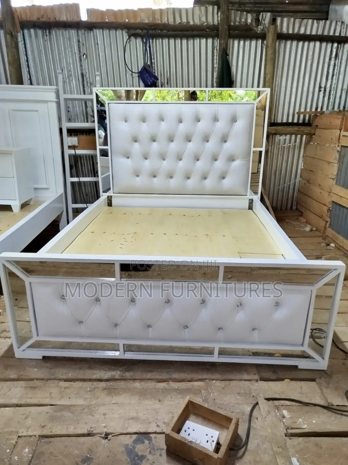 5/6 Mirror Bed