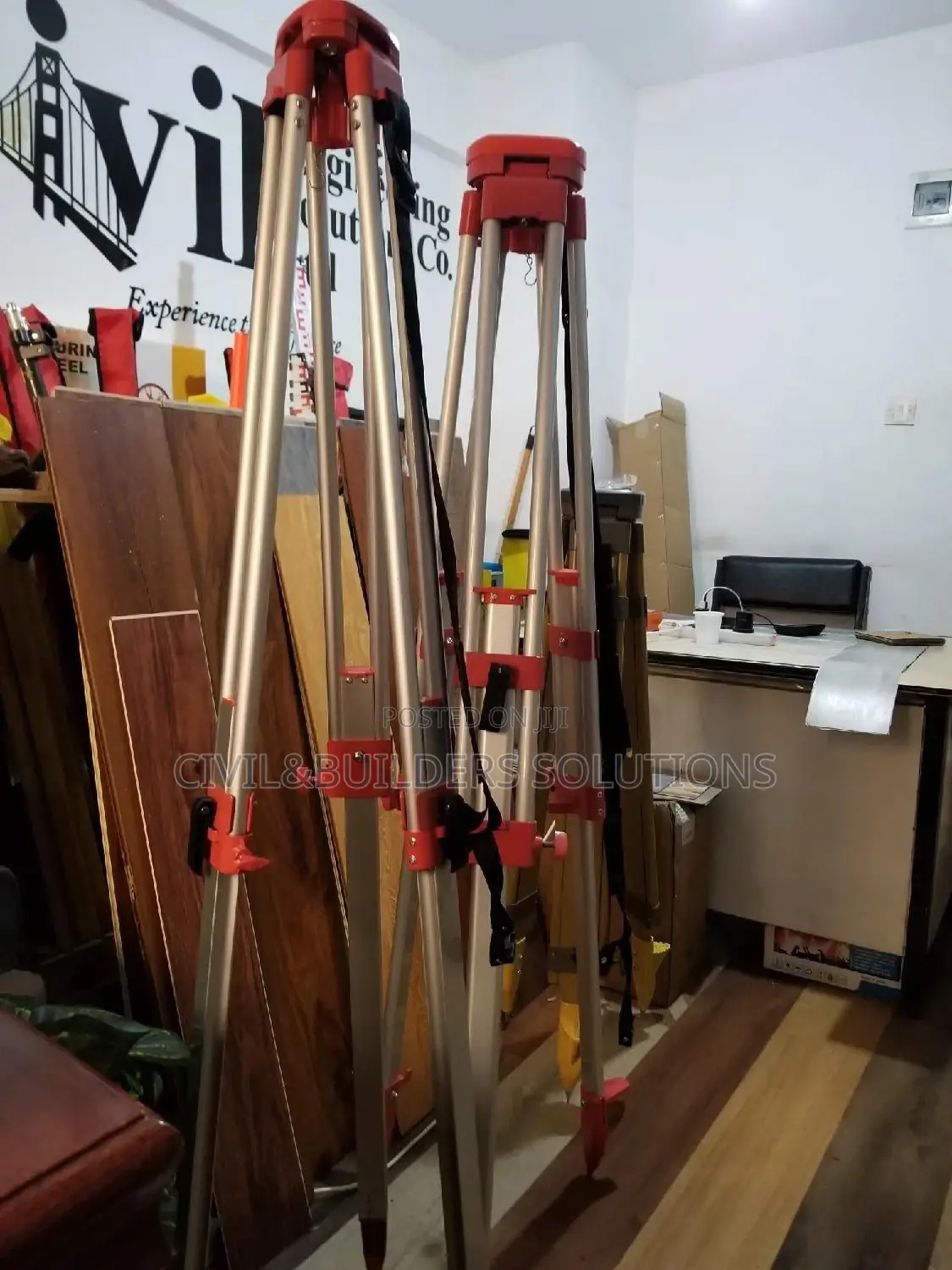 Levelling Tripods