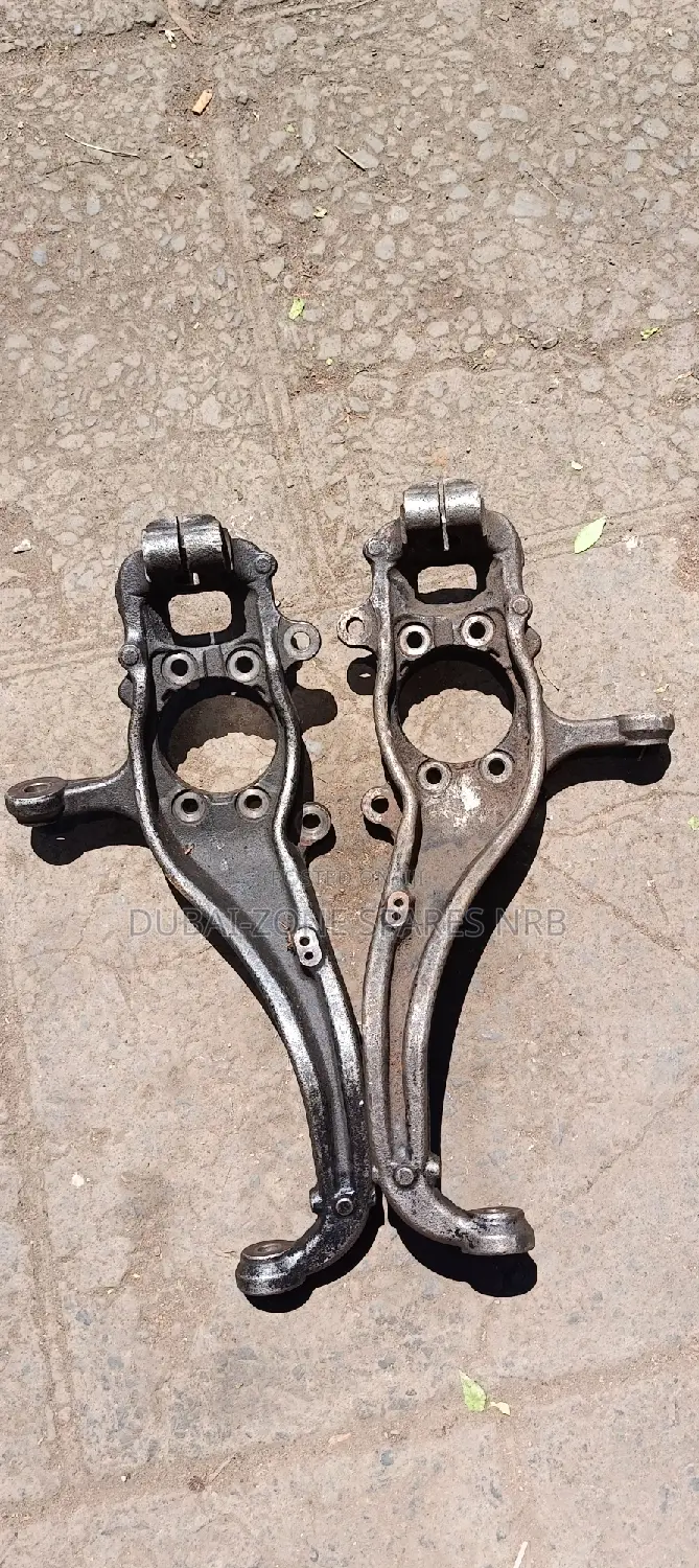 Steering Knuckle Nissan Navara, Hardbody.