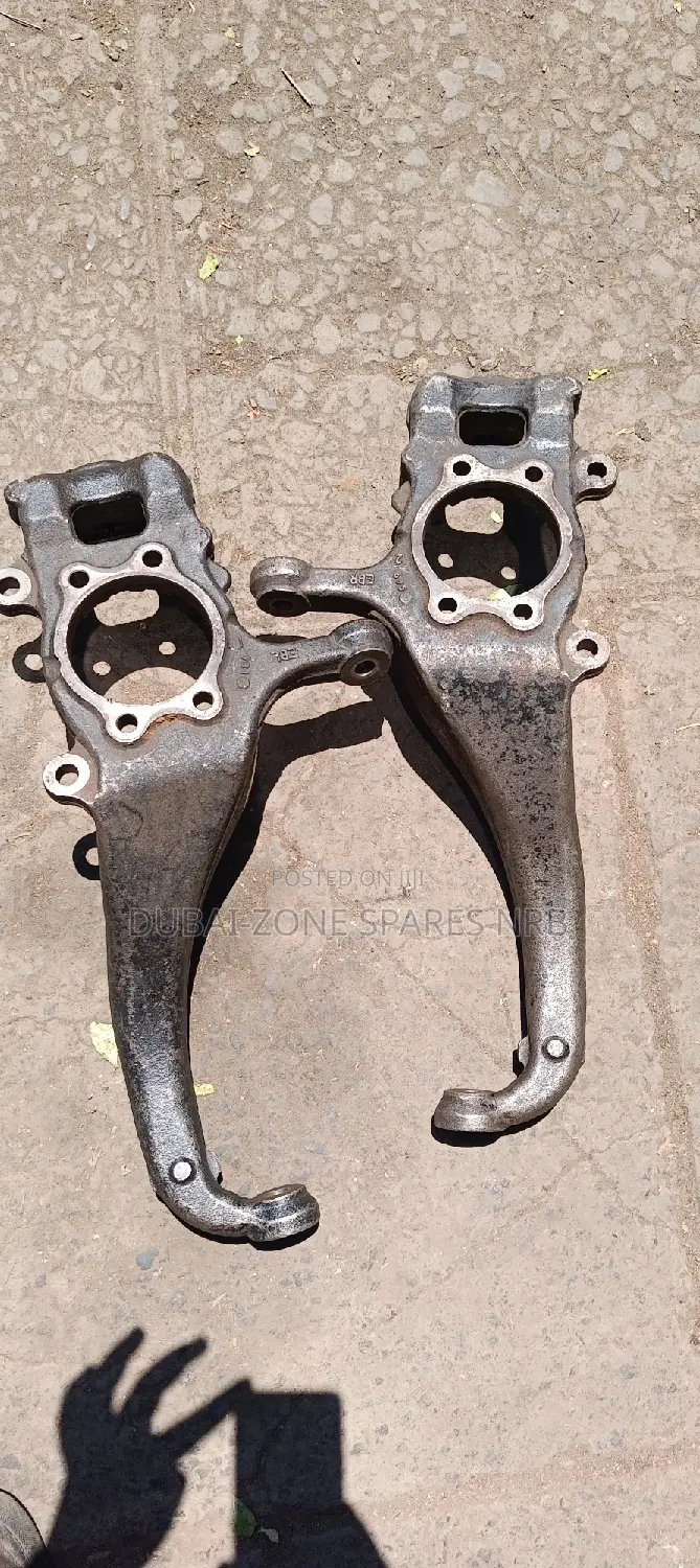 Steering Knuckle Nissan Navara, Hardbody.