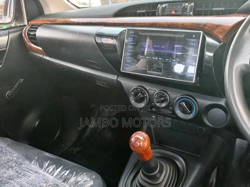 Toyota Hilux 2017 White