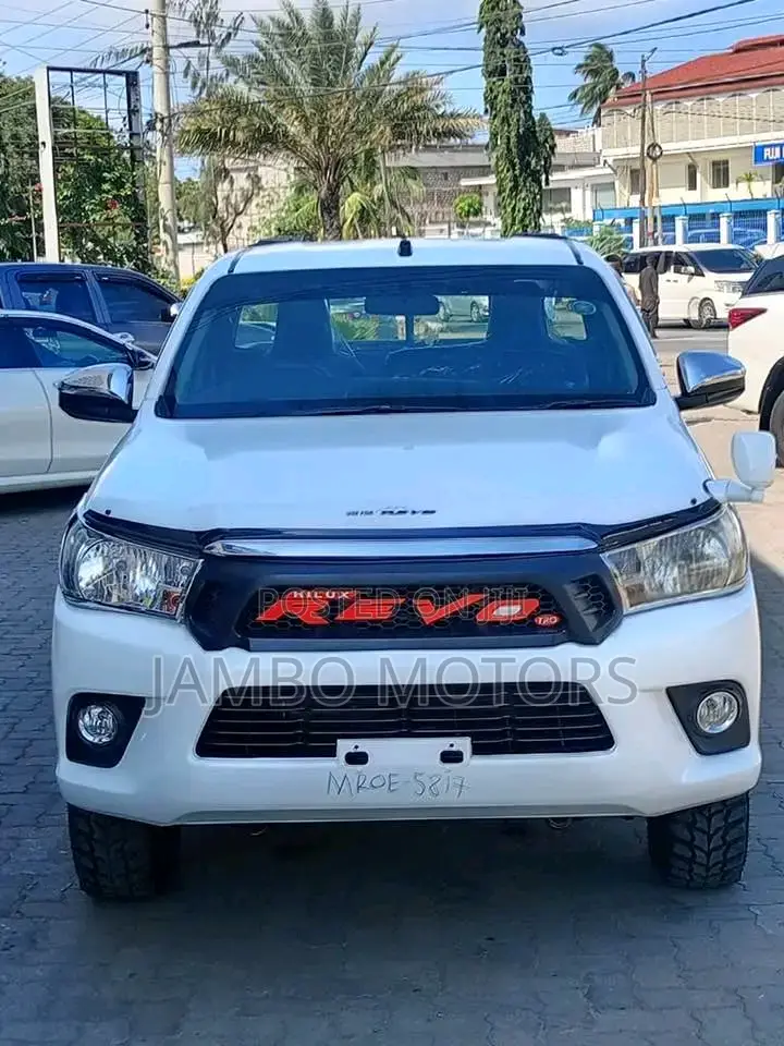 Toyota Hilux 2017 White