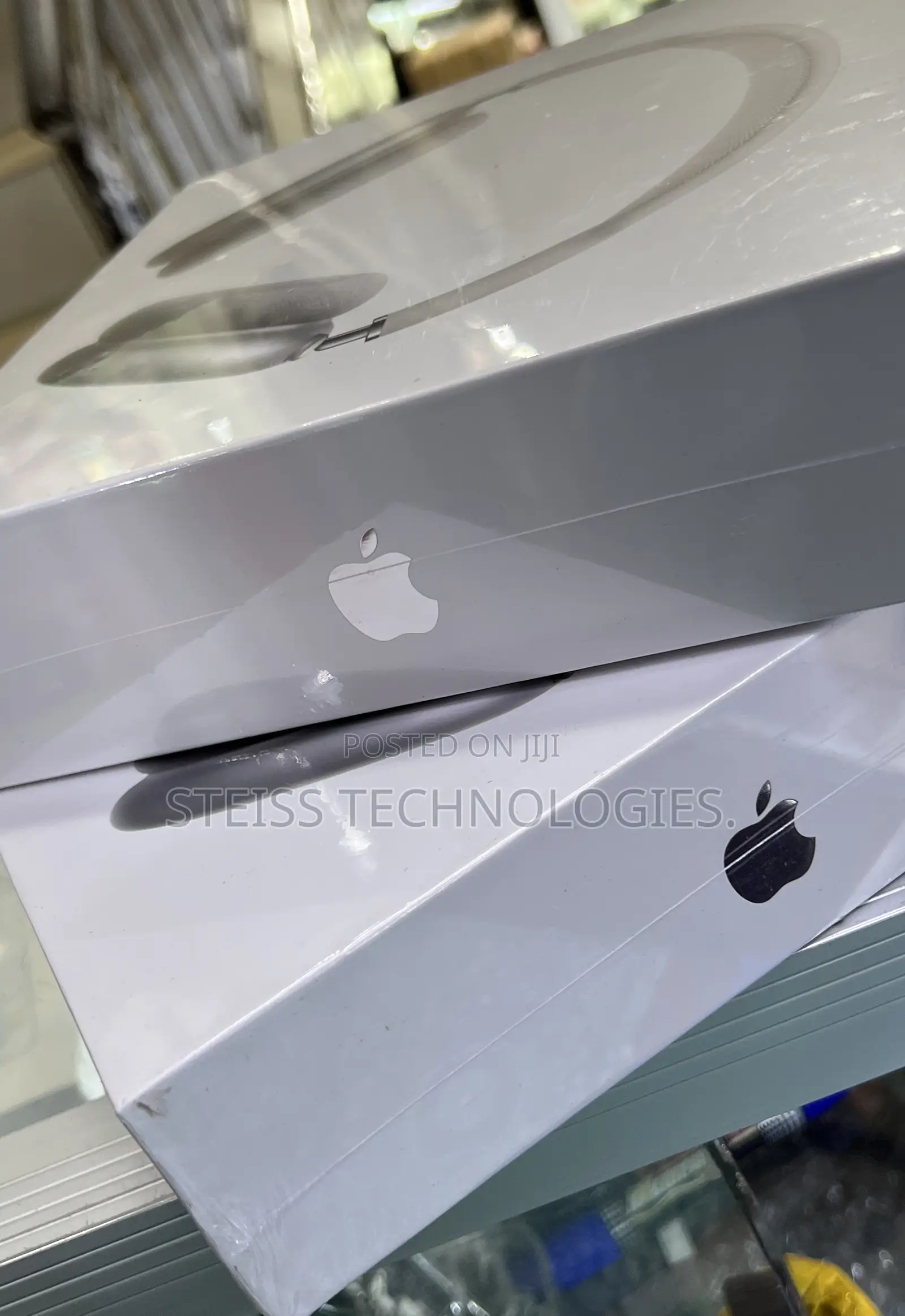 White/Silver Apple Airpods Max.
