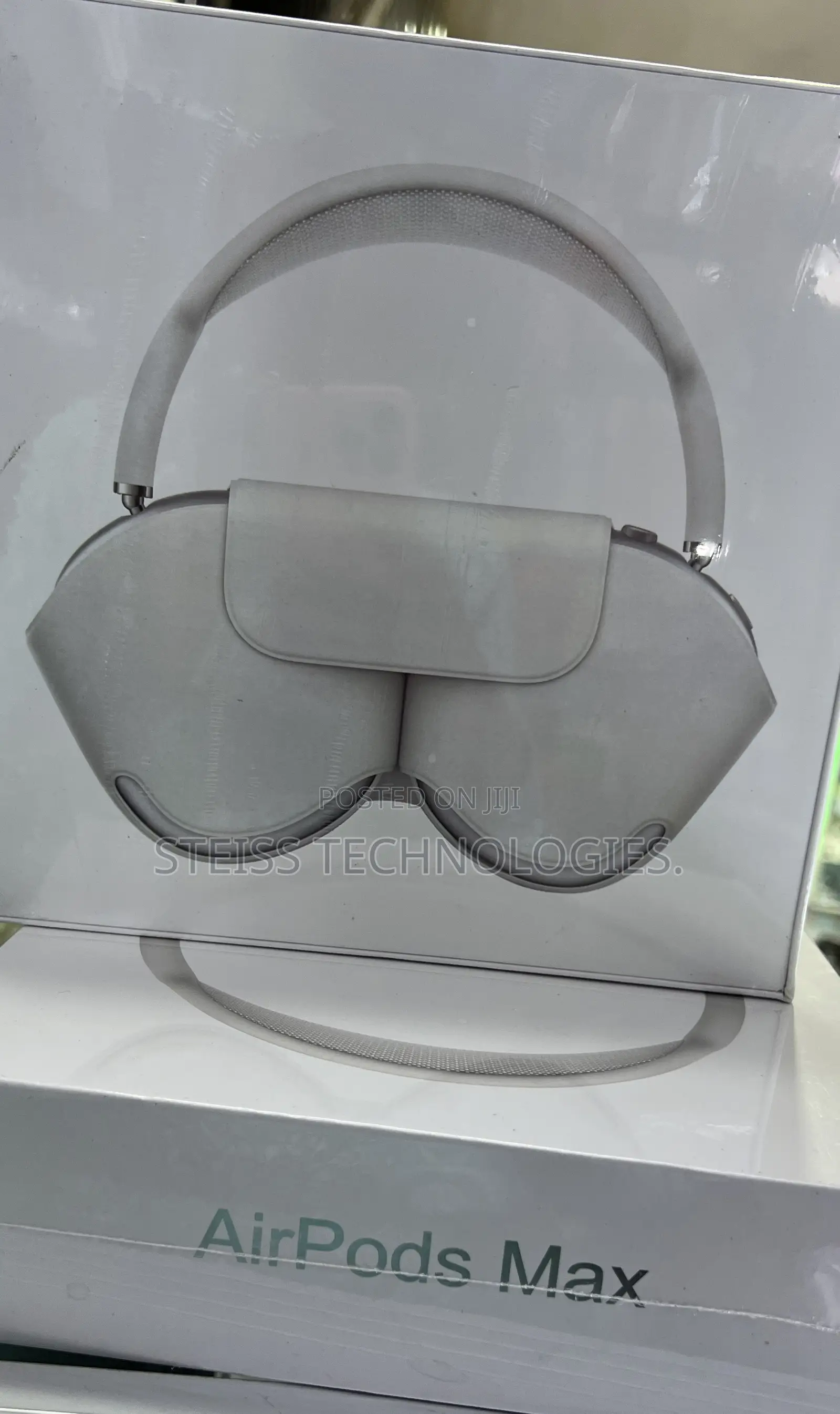 White/Silver Apple Airpods Max.
