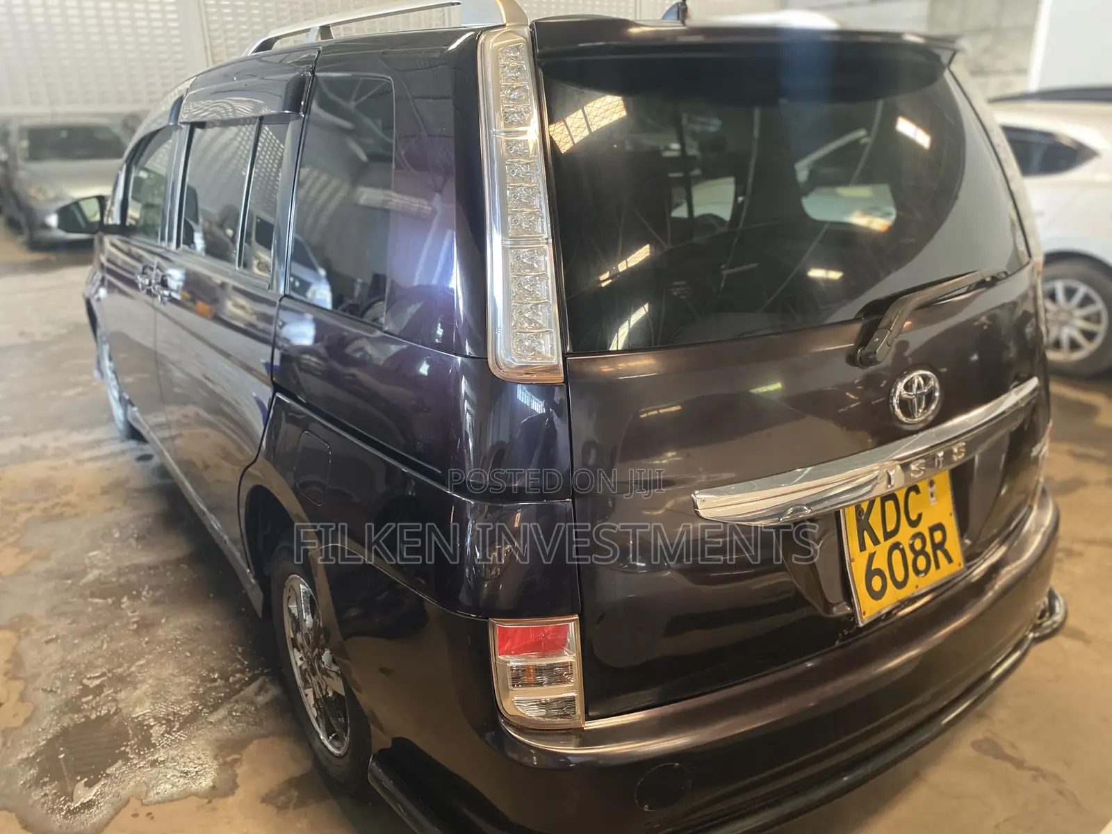 Toyota ISIS 2015 Black