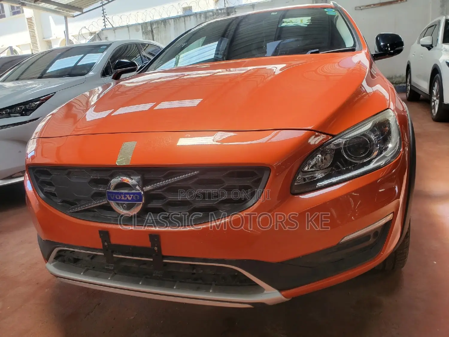 Volvo V60 T5 Premier AWD 2017 Orange