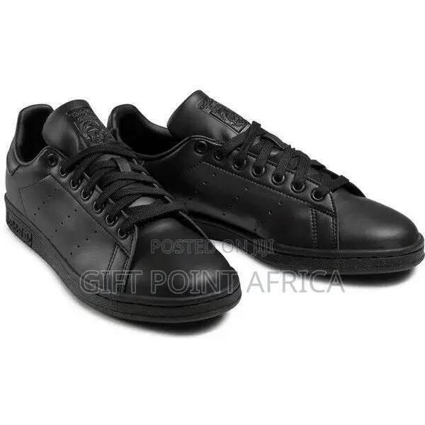 All Black Adidas Stansmith Sneakers