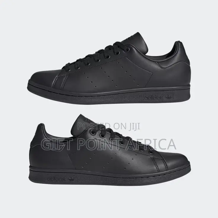 All Black Adidas Stansmith Sneakers