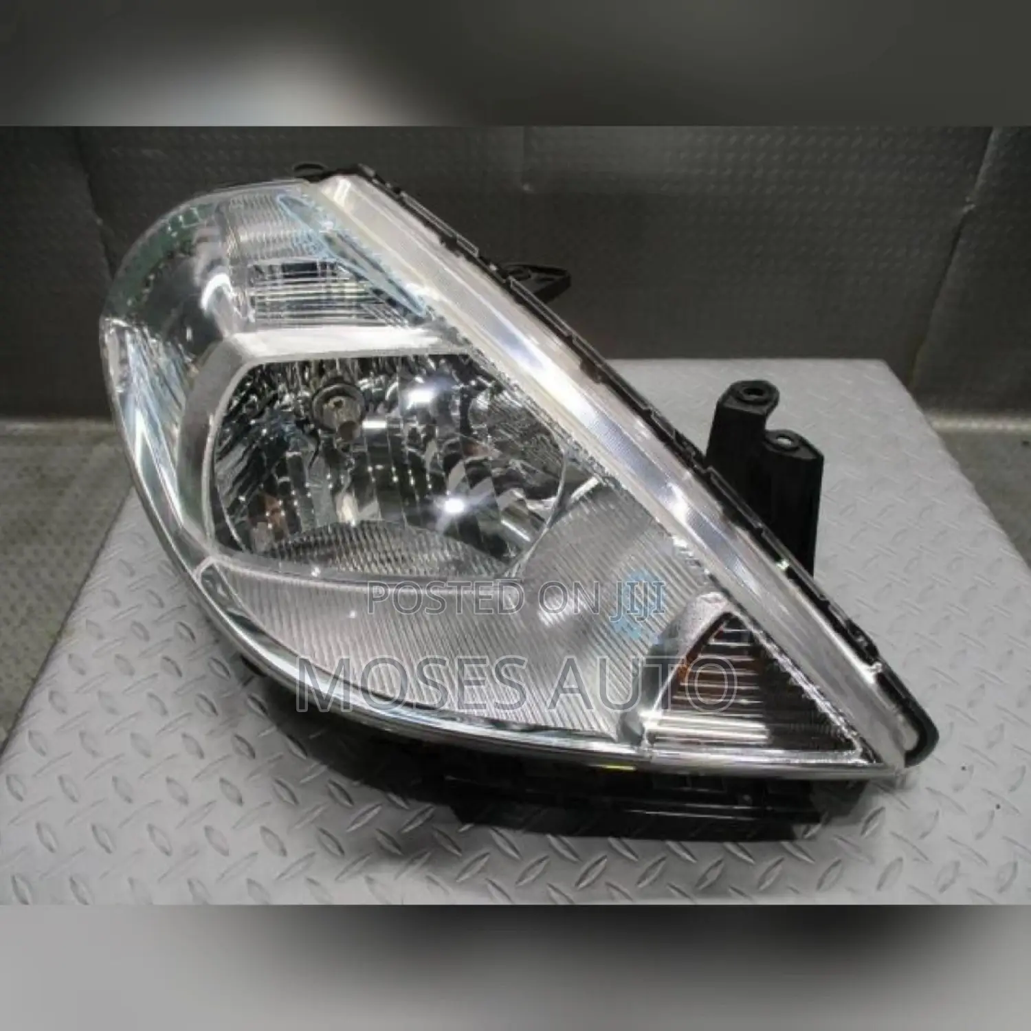 Headlight Nissan Tiida