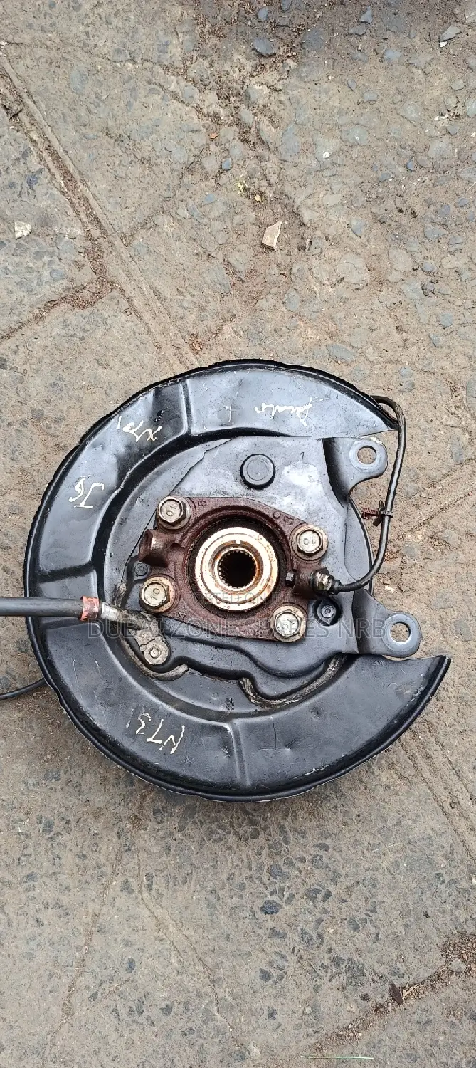 Front and Rear Wheel Hubs Nissan X-Trail Nt30,Nt31 Available