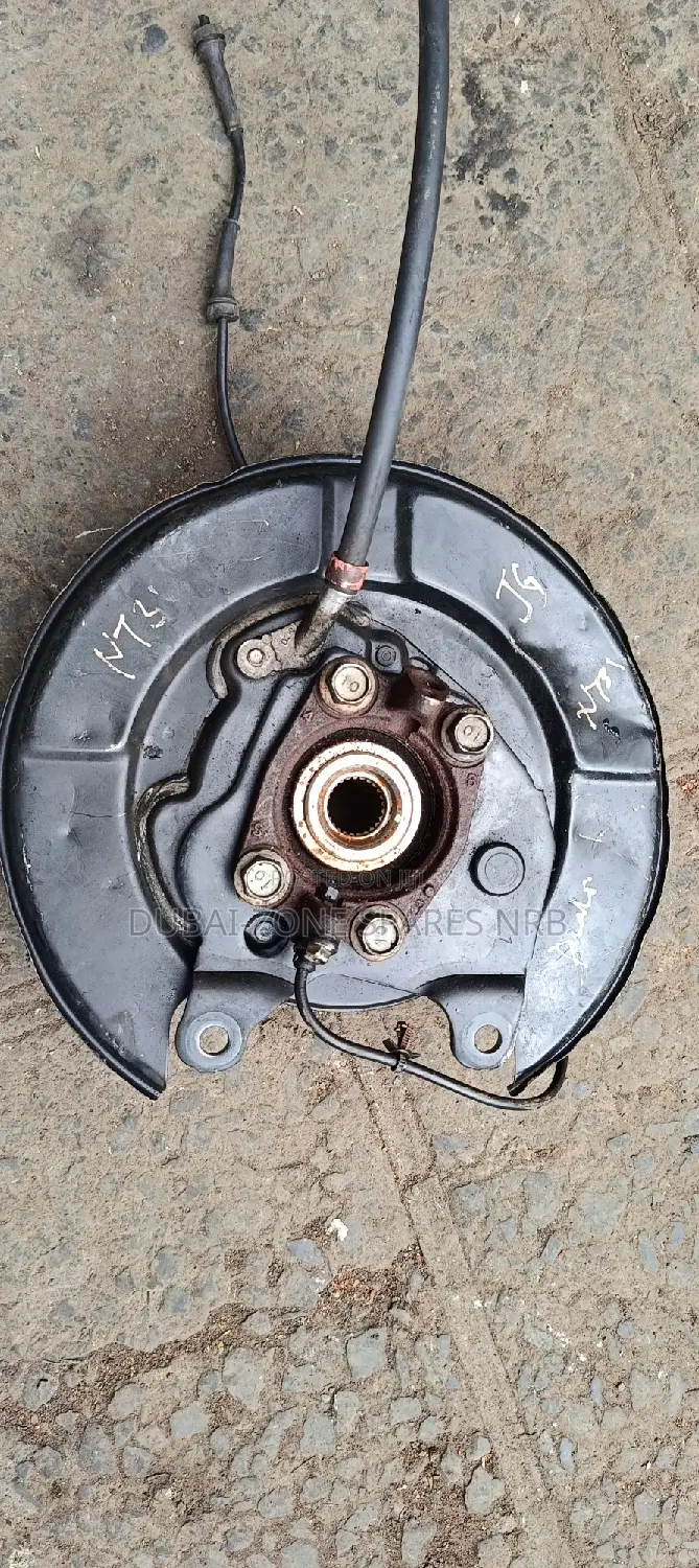 Front and Rear Wheel Hubs Nissan X-Trail Nt30,Nt31 Available