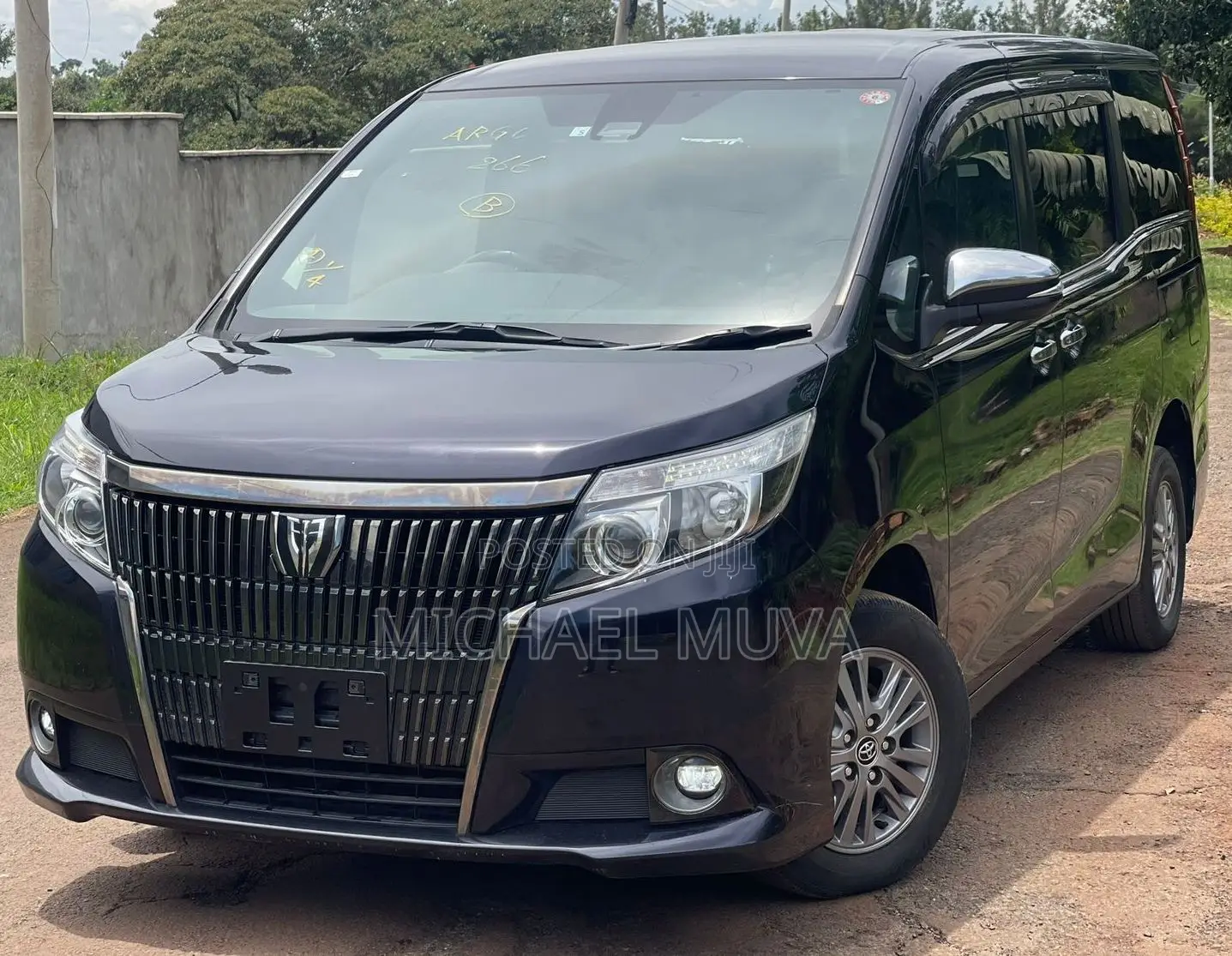 Toyota Esquire 2.0 FWD (8 seater) 2017 Gray