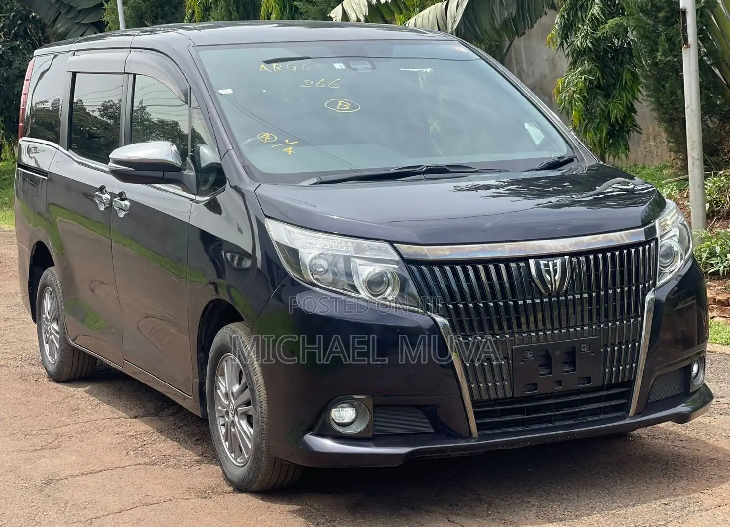 Toyota Esquire 2.0 FWD (8 seater) 2017 Gray