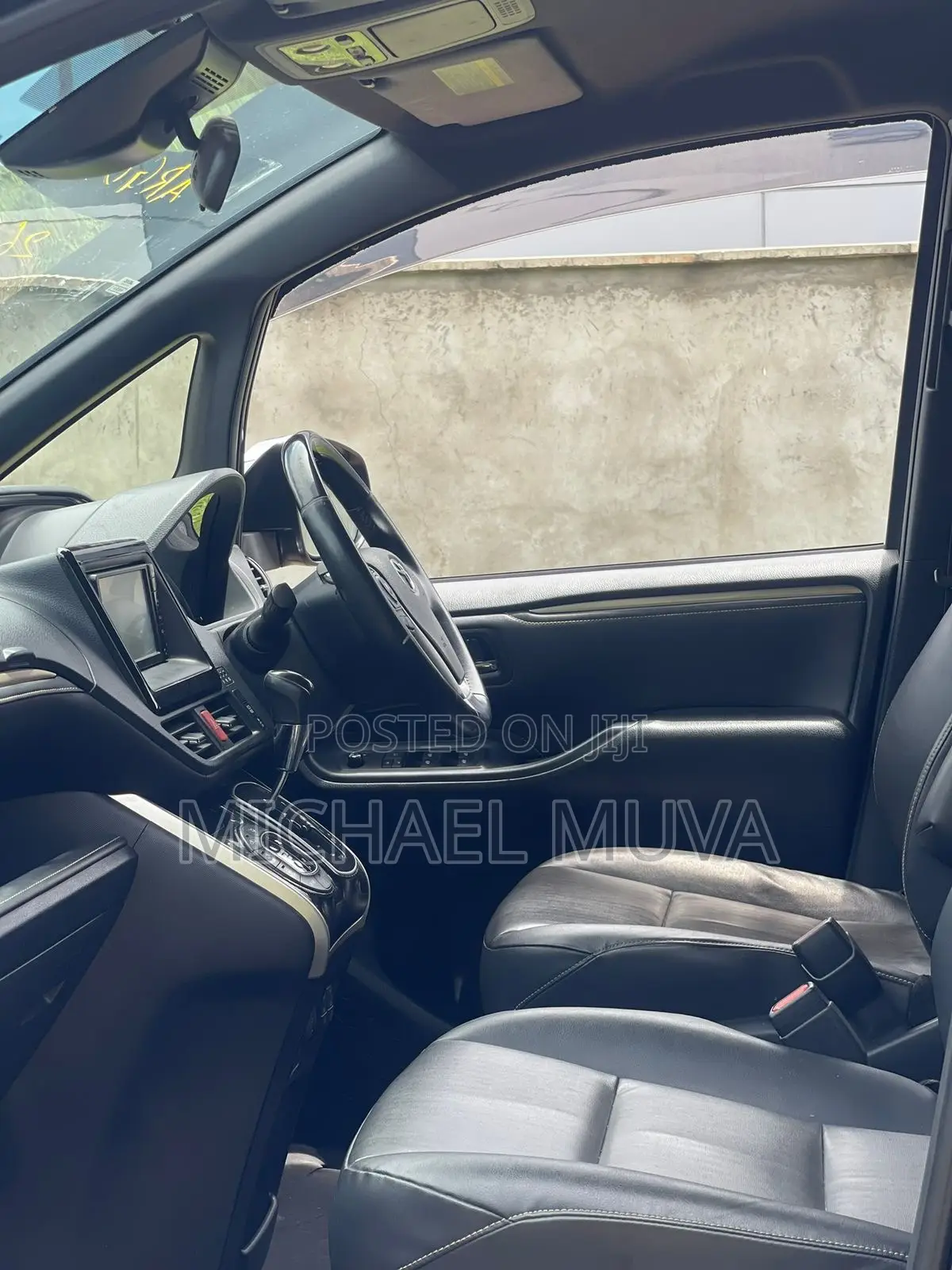 Toyota Esquire 2.0 FWD (8 seater) 2017 Gray
