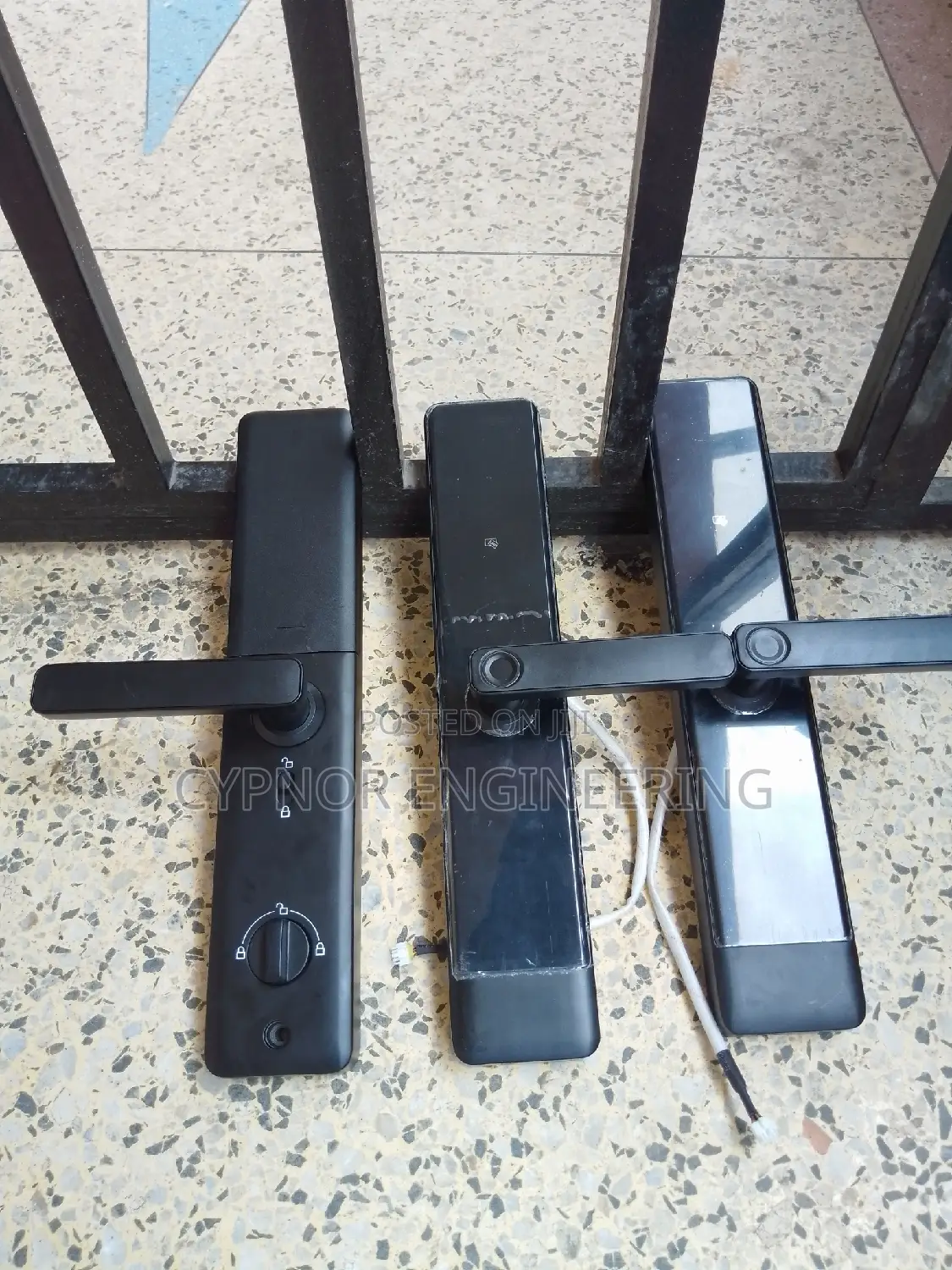 Home Lock: Mechanical Keys Biometric Entry