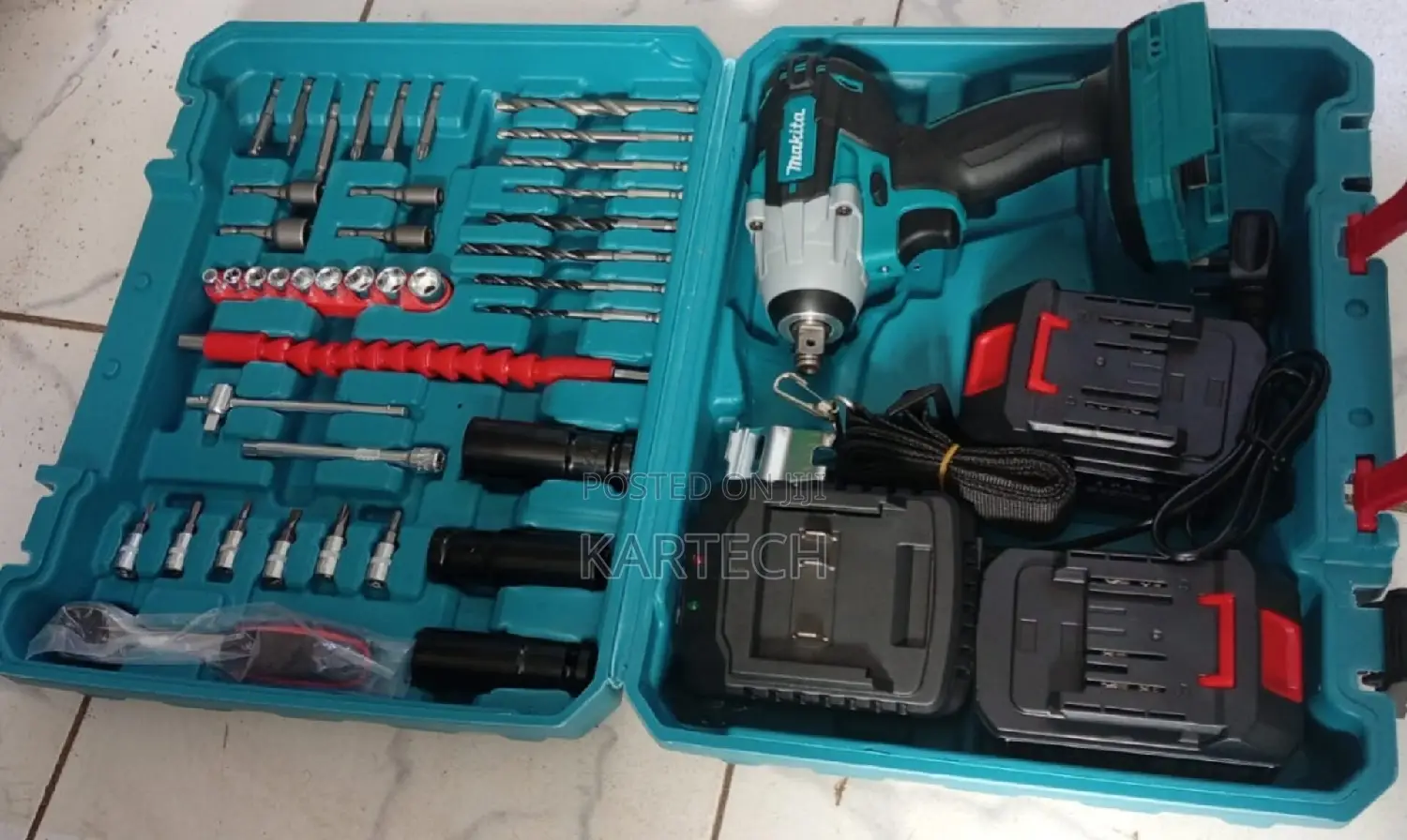 Makita Cordless Impact Drill With Accesories