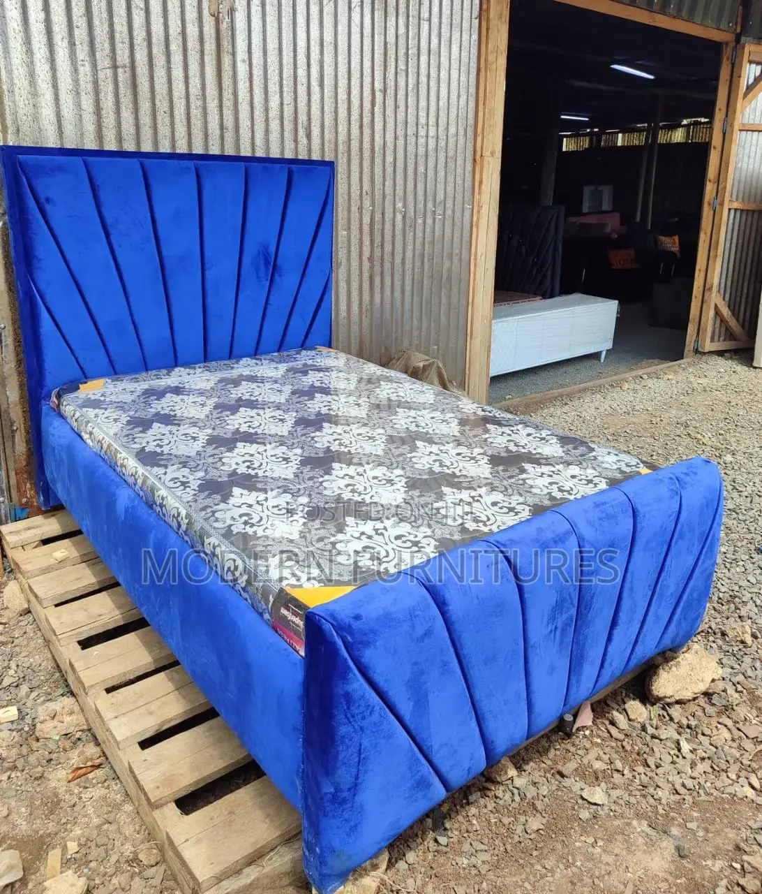 Elegant 5/6 Bed/Tufted Bed