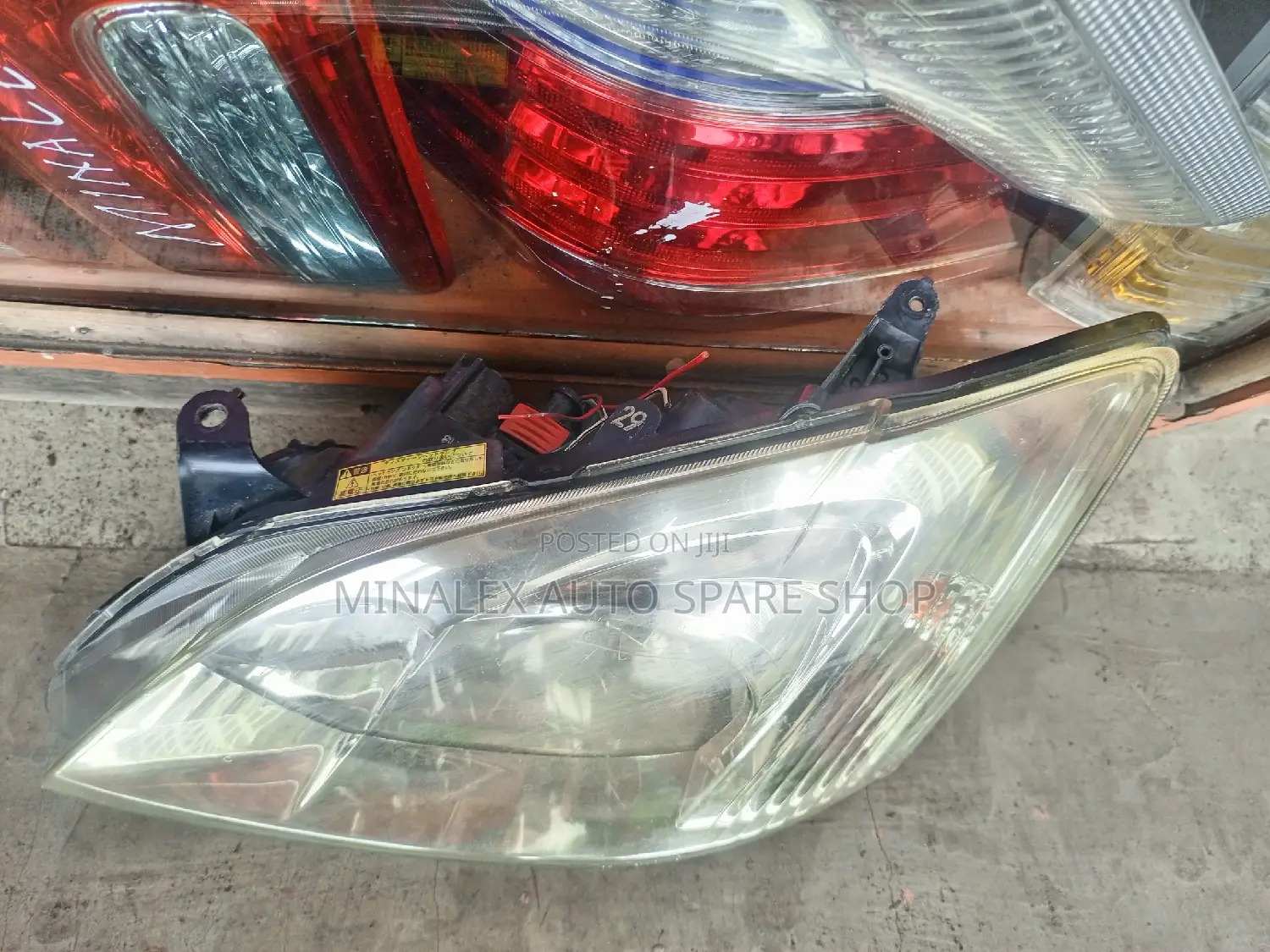 Toyota Allex Zenon LHS Ex-Japan Headlight