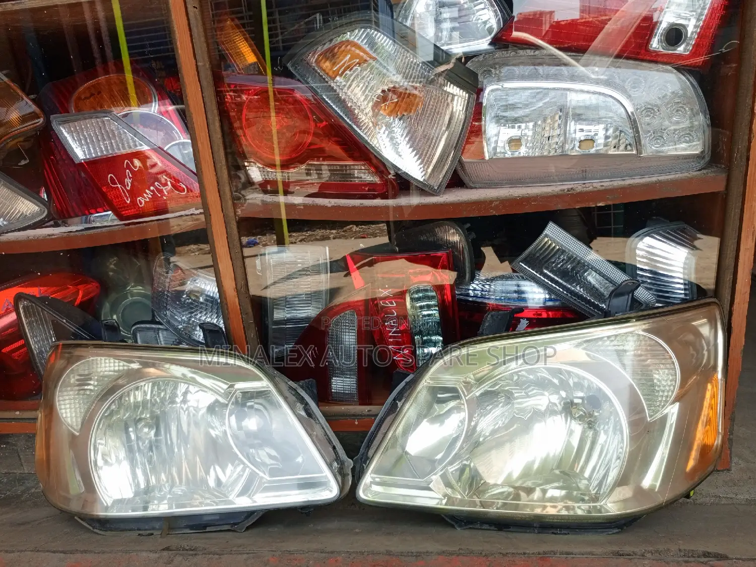 Noah 2005 Nonzenon Ex-Japan Headlights