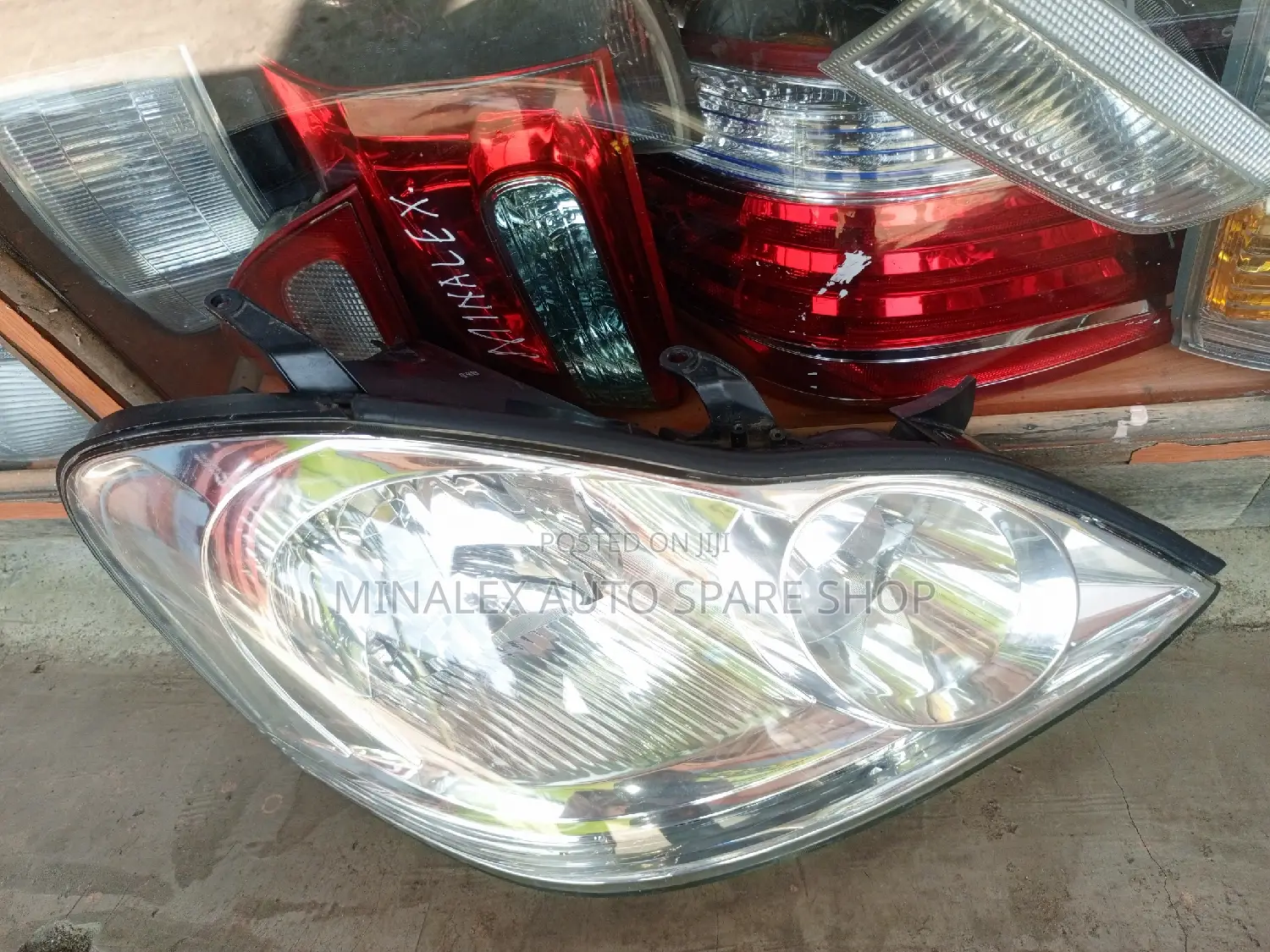 Toyota Ipsum 2006/7 Nonzenon Headlights