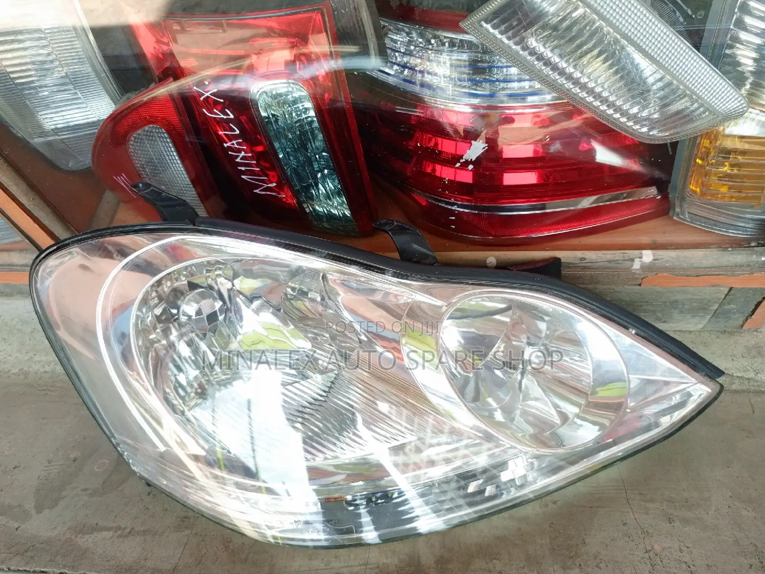 Toyota Ipsum 2006/7 Nonzenon Headlights