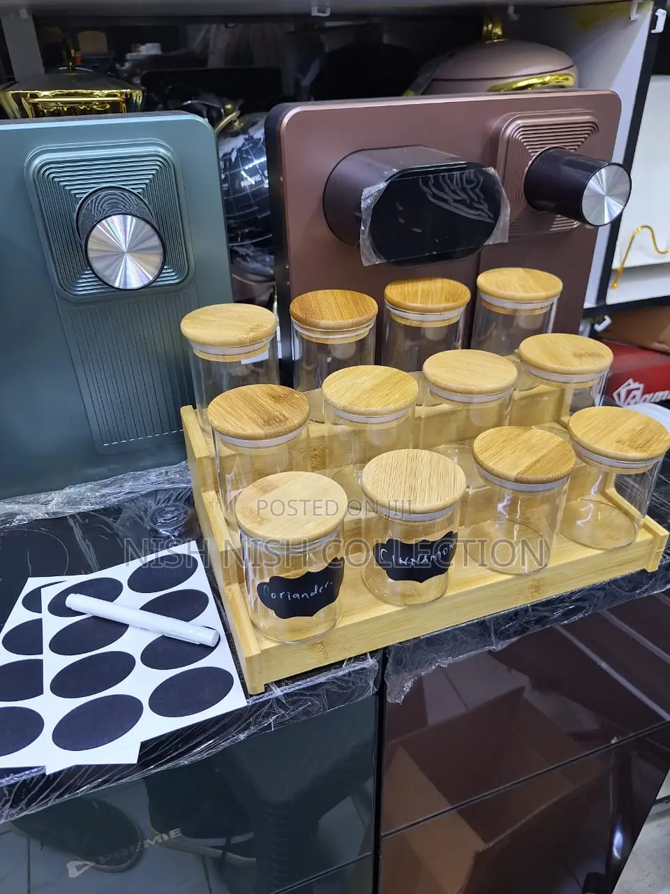 12 Piece Spice Jar With a Bamboo Stand
