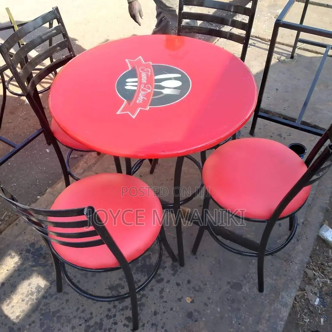 Restaurant Seat of Round Table and 4 Chairs.