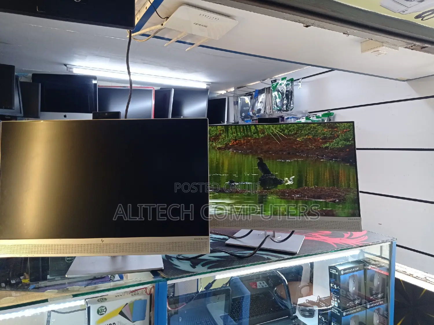 Hp Edge to Edge With Internal Web Cam and Inbuilt Speakers