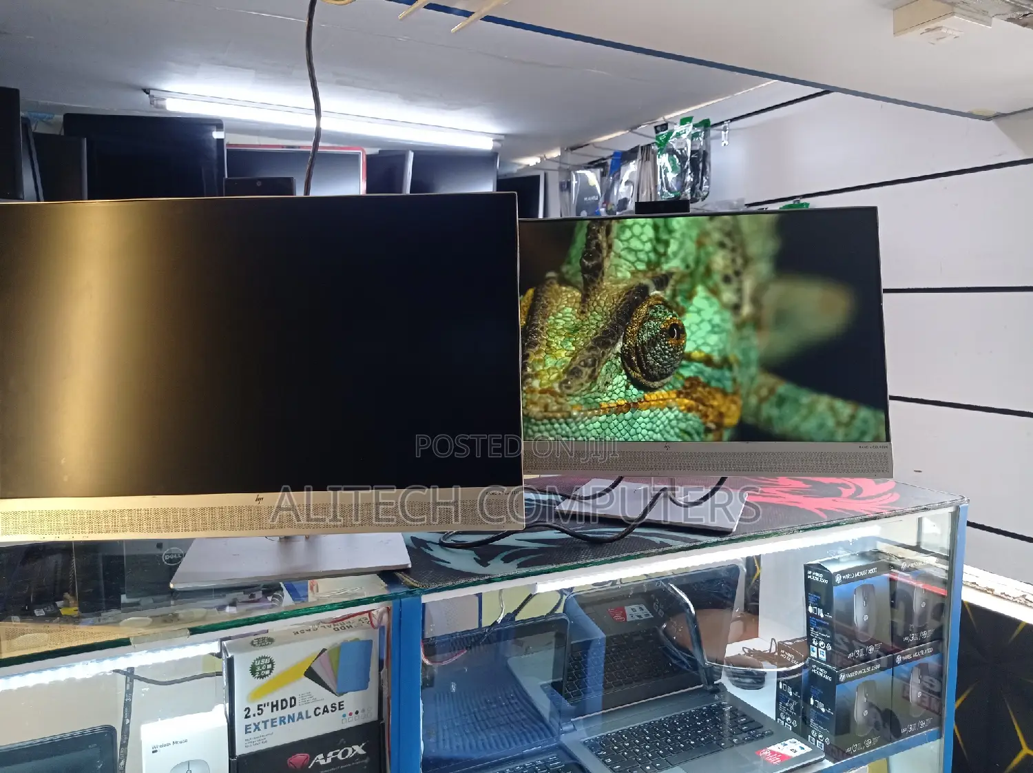 Hp Edge to Edge With Internal Web Cam and Inbuilt Speakers