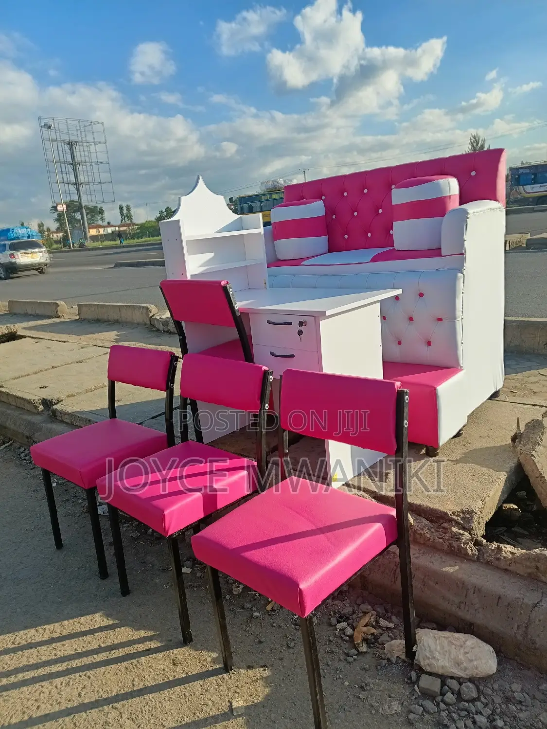 Pedicure Seat 2 Seater, Table and 4 Chairs 