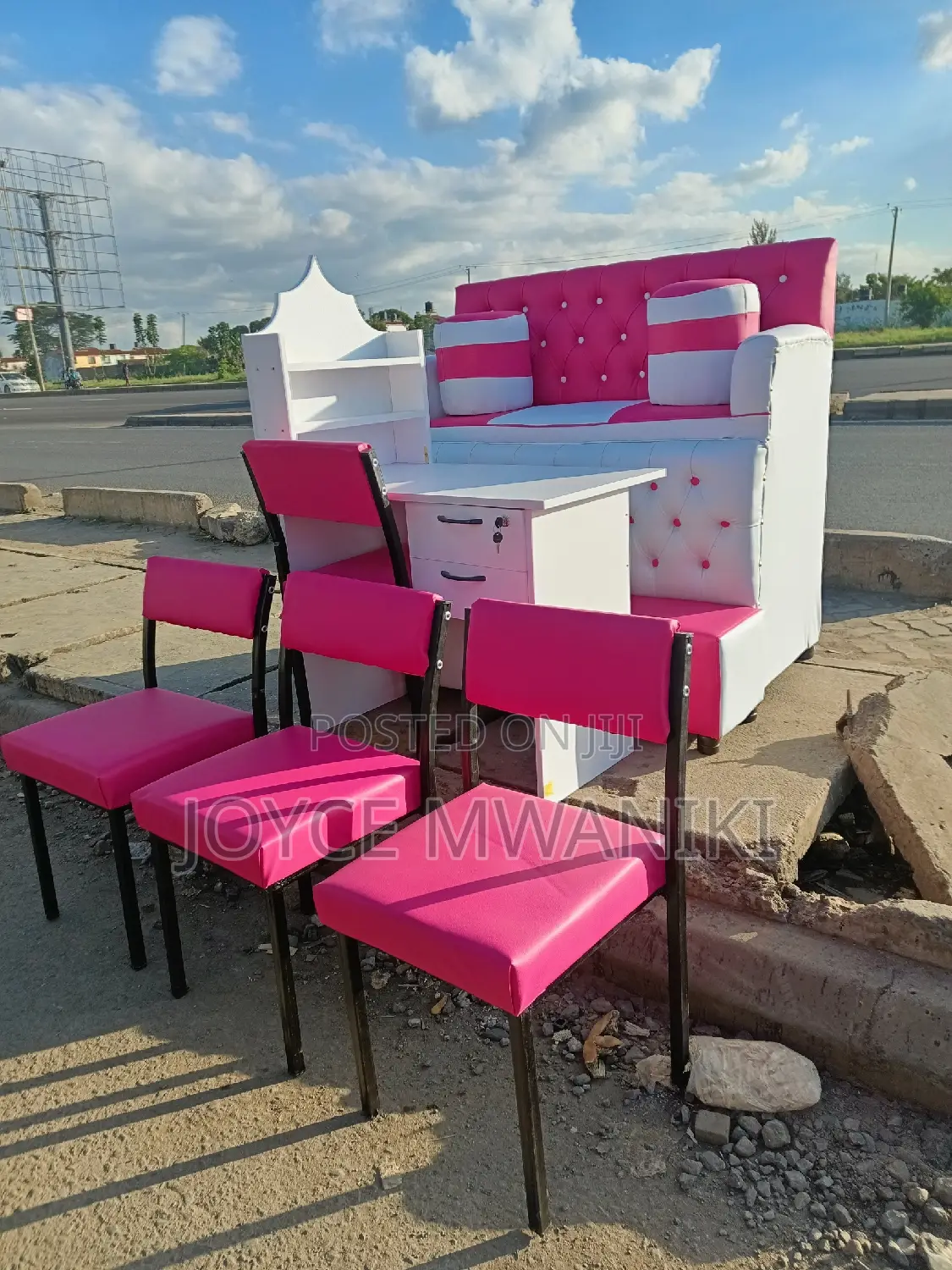 Pedicure Seat 2 Seater, Table and 4 Chairs 