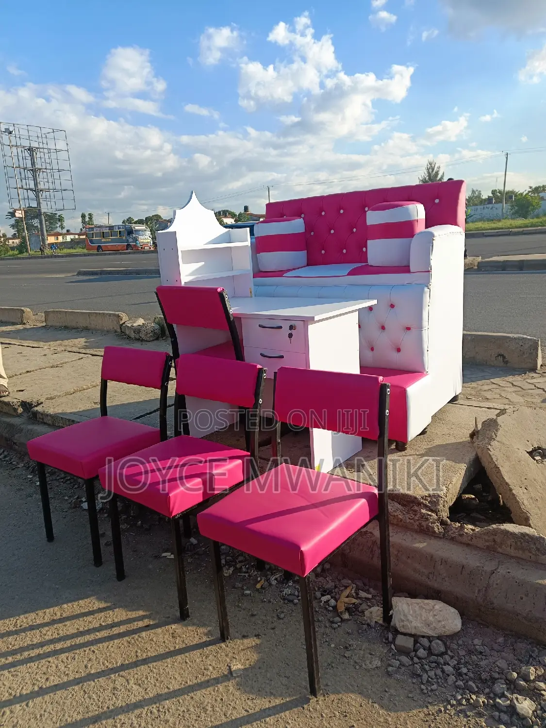 Pedicure Seat 2 Seater, Table and 4 Chairs 
