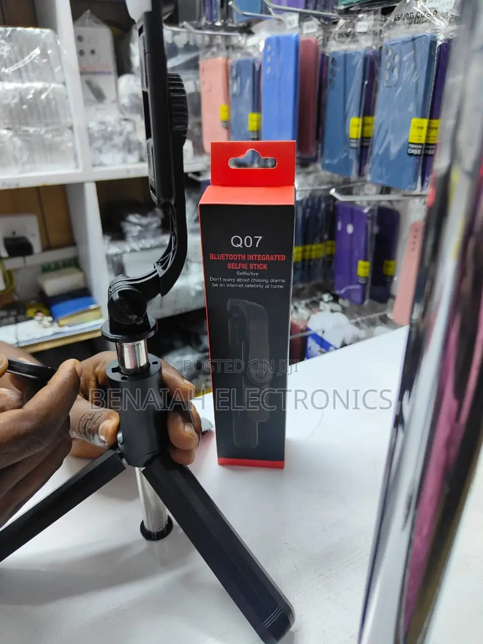 Selfie Stick.With Bluetooth Integrated,Flash Light ,Tripod.