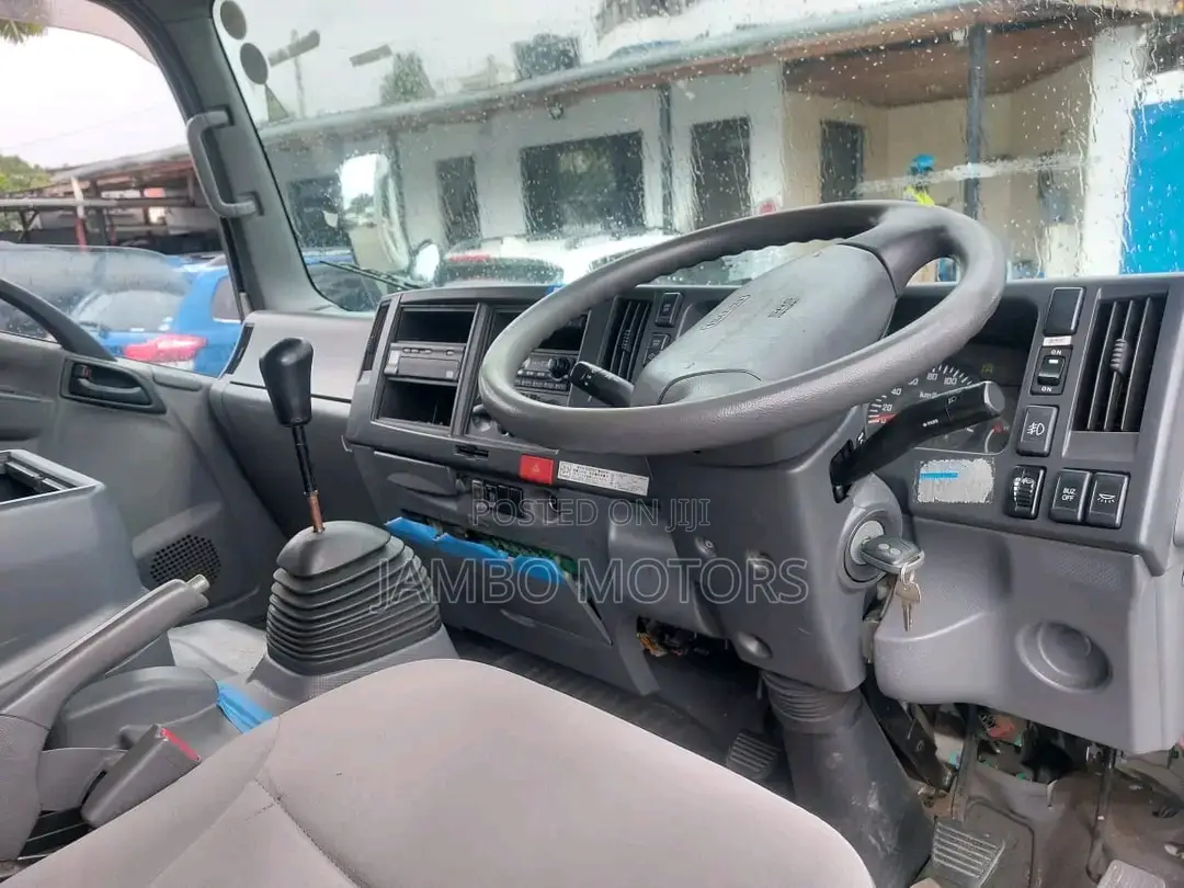 Isuzu ELF Closed Body
