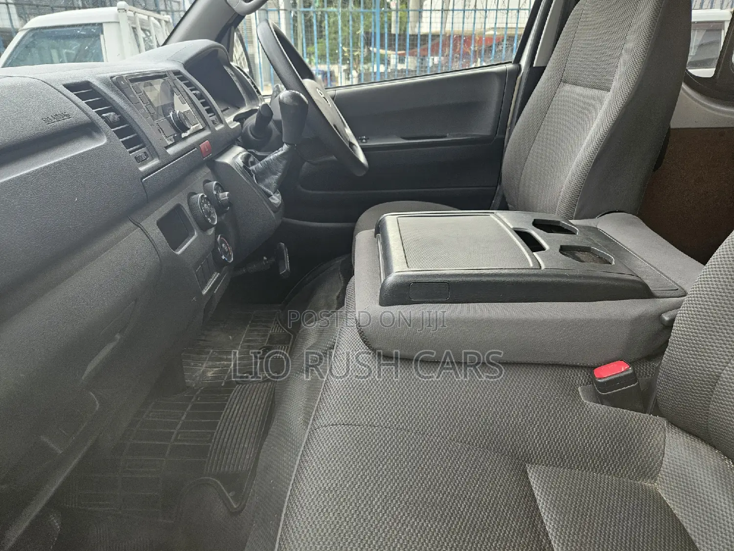 Toyota HiAce 2017 Silver