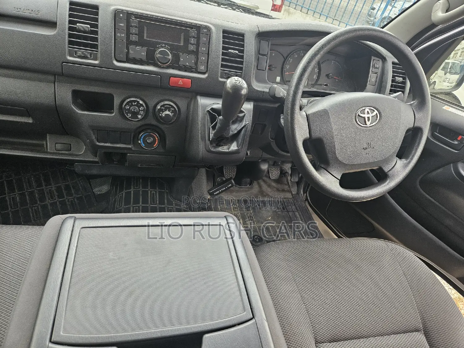 Toyota HiAce 2017 Silver