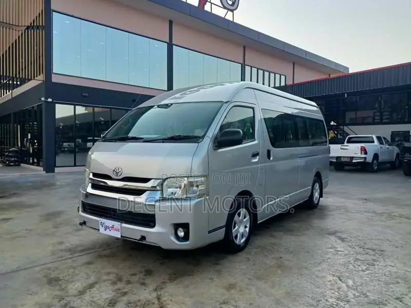 Toyota HiAce 2018 Silver