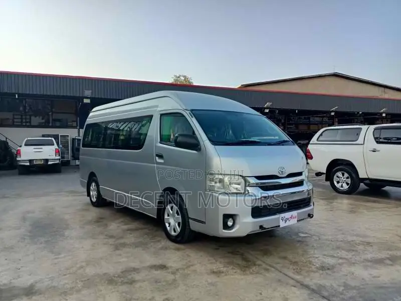 Toyota HiAce 2018 Silver