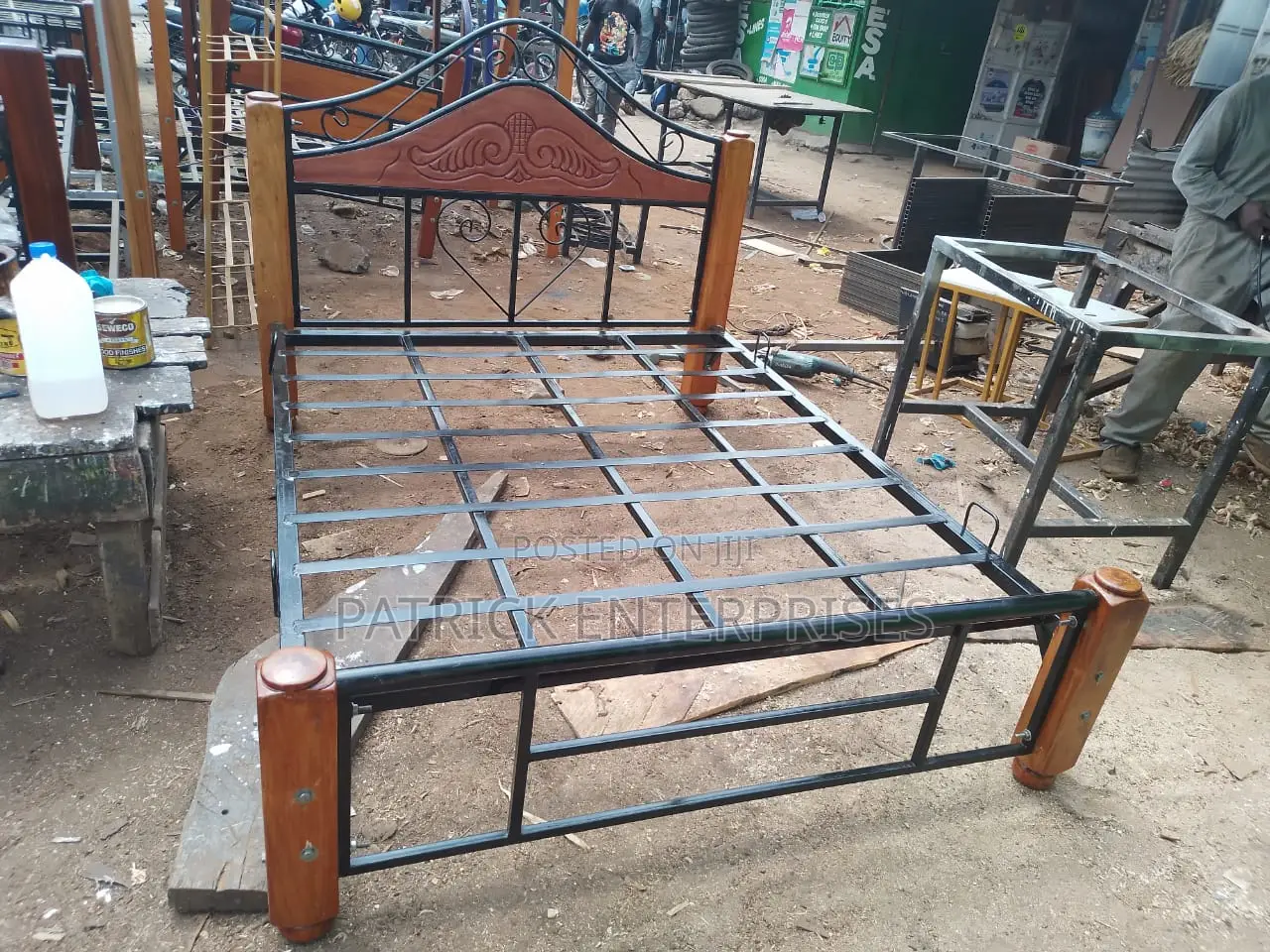 Modern Metallic/Wooden Beds 4 by 6 Fitts