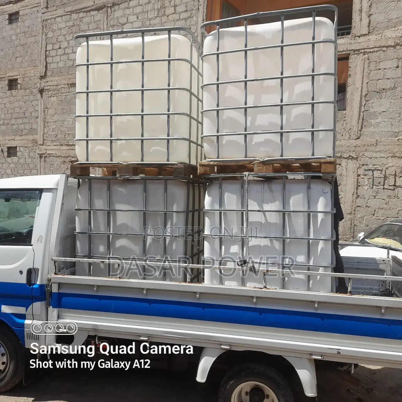 1000l Water Tank With Steel Cage.