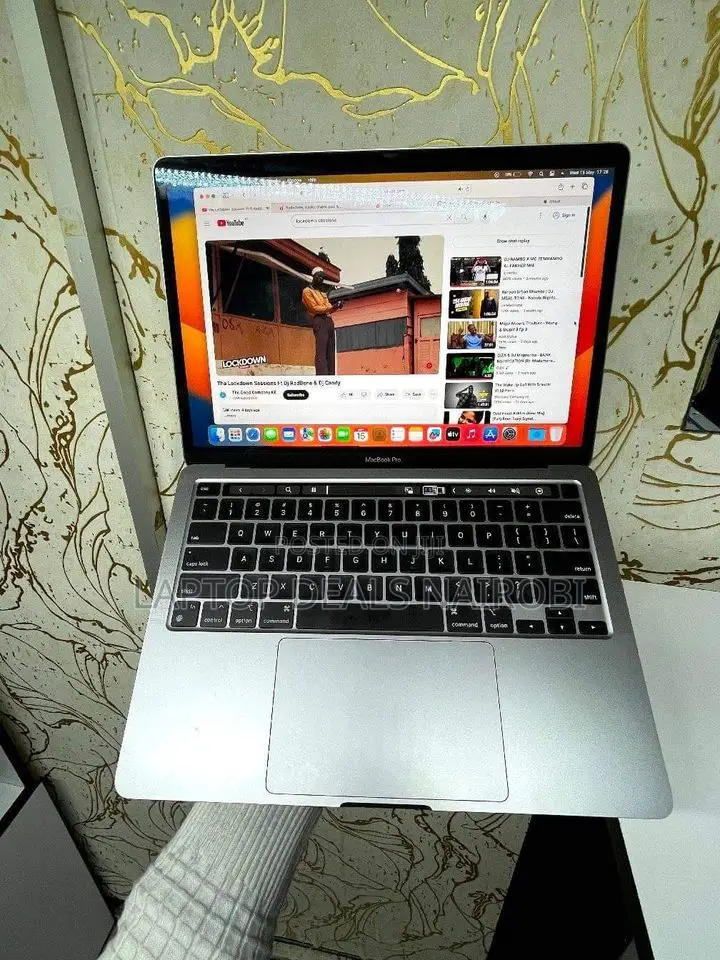 Laptop Apple MacBook Pro 2022 M2 8GB Intel Core I5 SSD 256GB