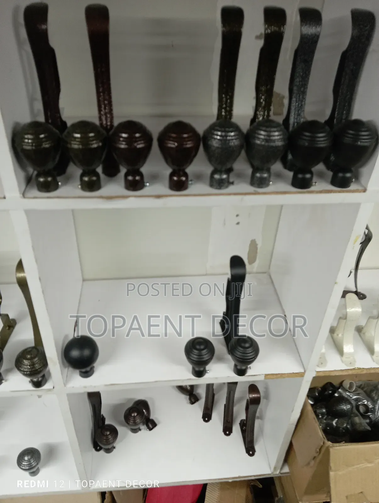 Juakali Curtain Rod Brackets and Flowers