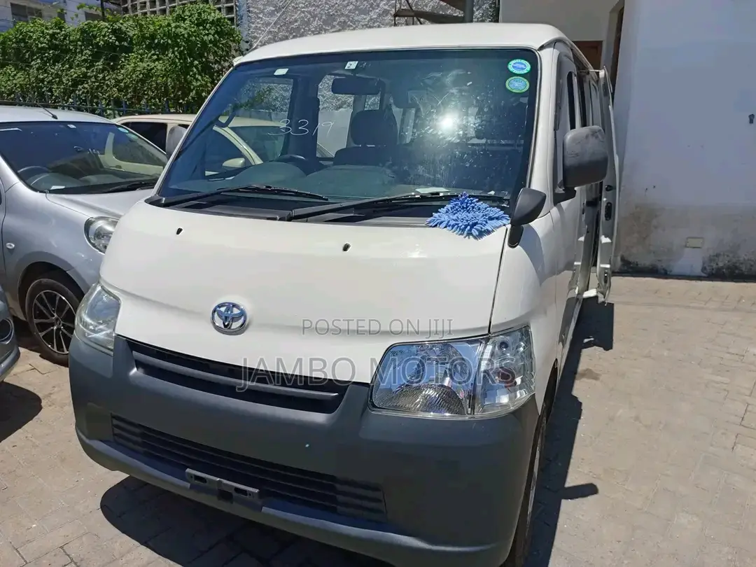 Toyota TownAce 2017 White