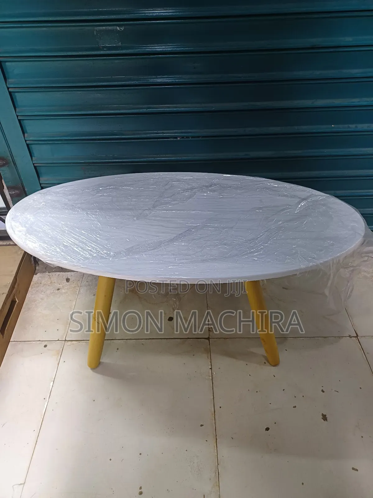 Oval Coffee Table. White.