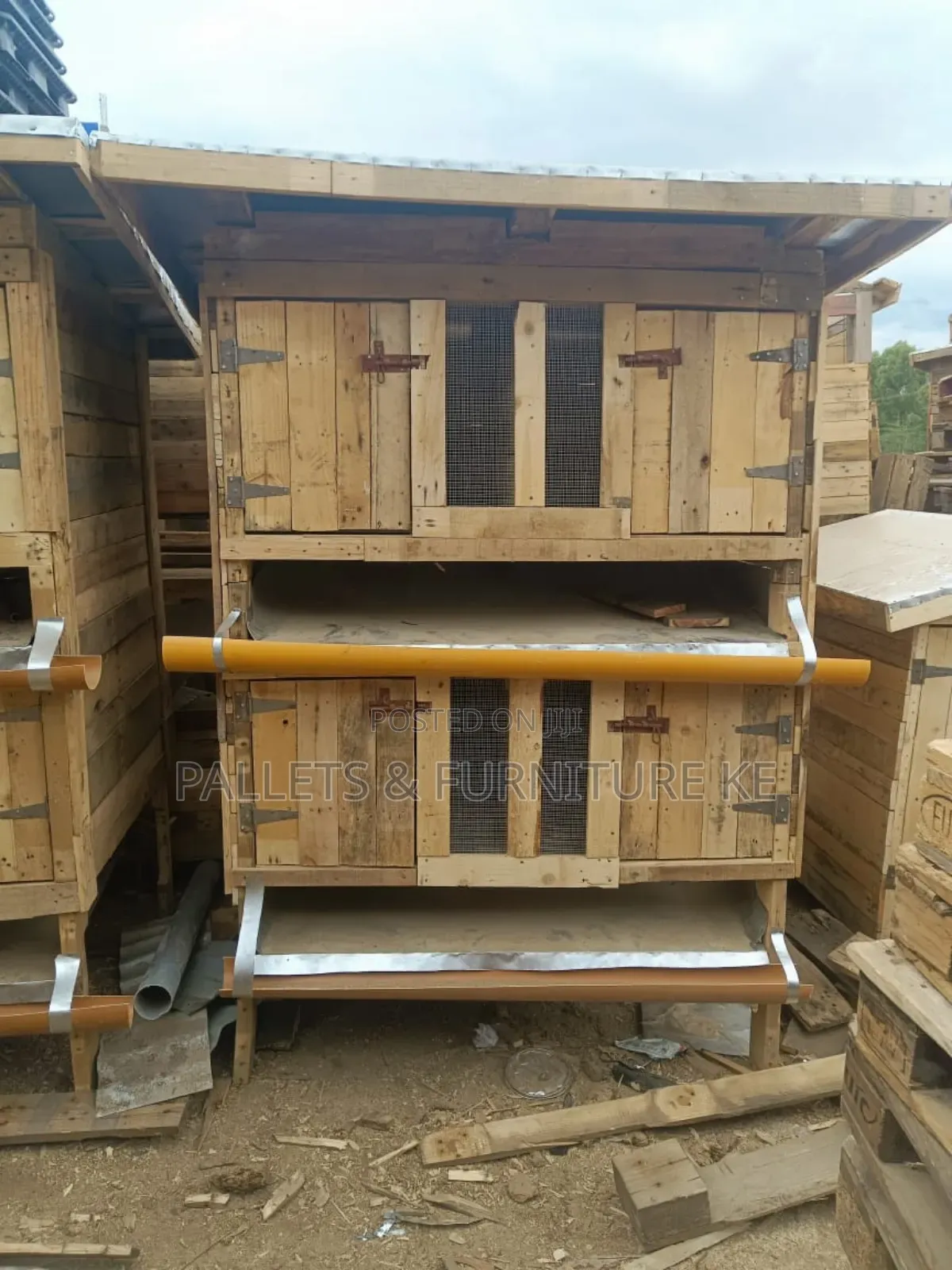 Rabbit House With Urine Harvester