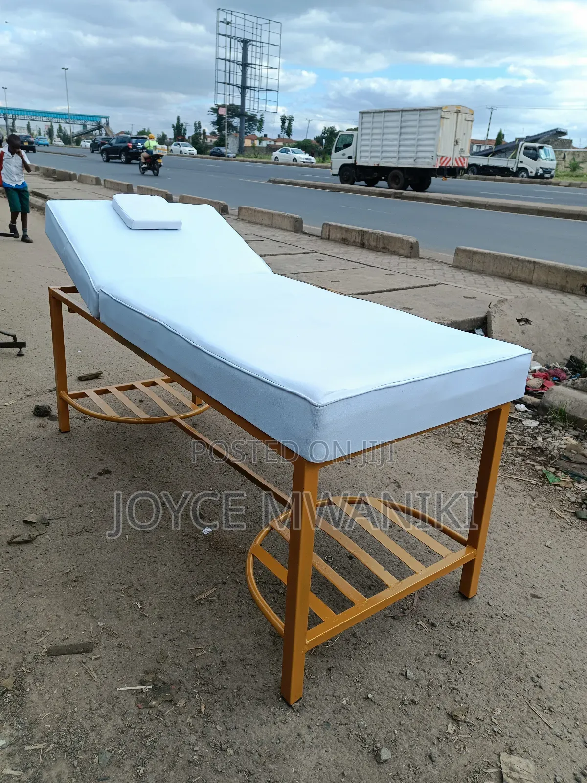 Massage Bed, White and Gold